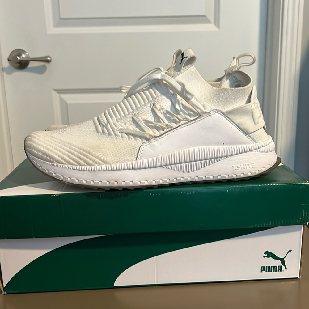 Puma sneakers been used but super comfy!